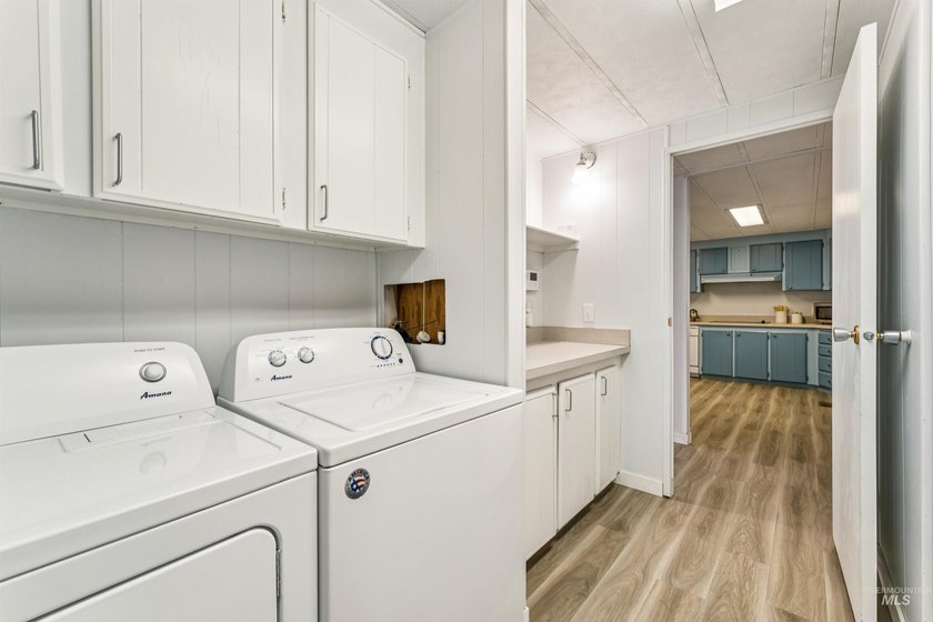 Fully Updated Home in Active 55+ Gated Community. It's not just - photo 8
