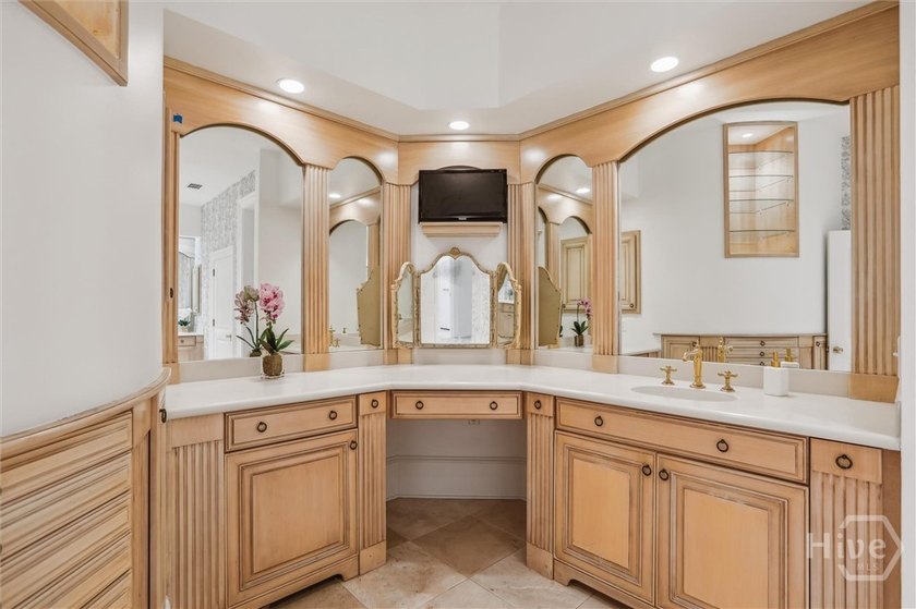 Rare opportunity to own 3 luxurious, fully furnished - photo 29