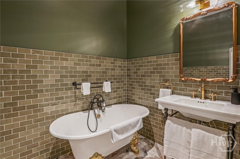 Rare opportunity to own 3 luxurious, fully furnished - photo 42