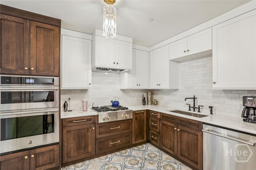 Rare opportunity to own 3 luxurious, fully furnished - photo 51