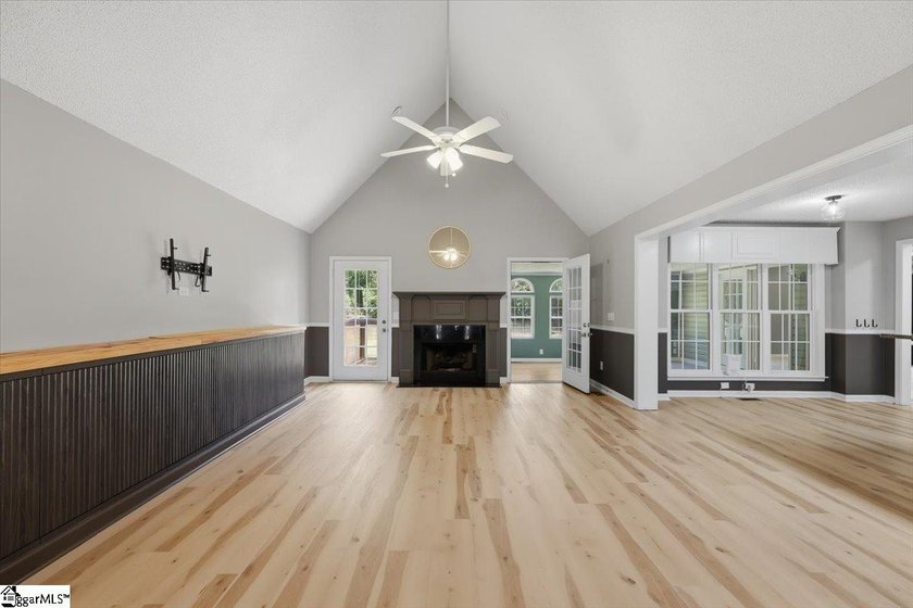 Welcome to 1 Brooke Lee Circle in Taylors, SC .... a beautifully - photo 9