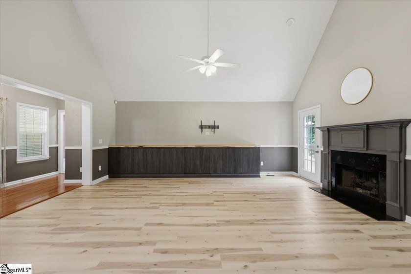 Welcome to 1 Brooke Lee Circle in Taylors, SC .... a beautifully - photo 10