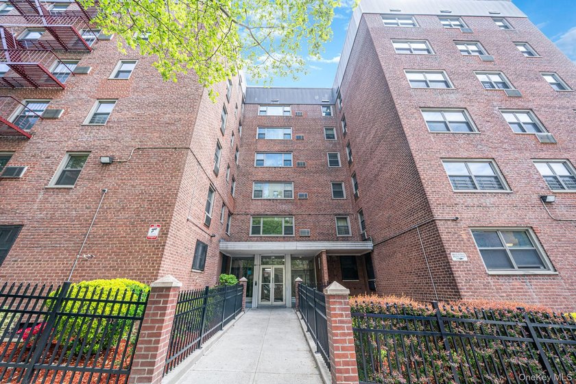 Welcome to 1010 Sherman Avenue, Unit 1F, conveniently located on - photo 2