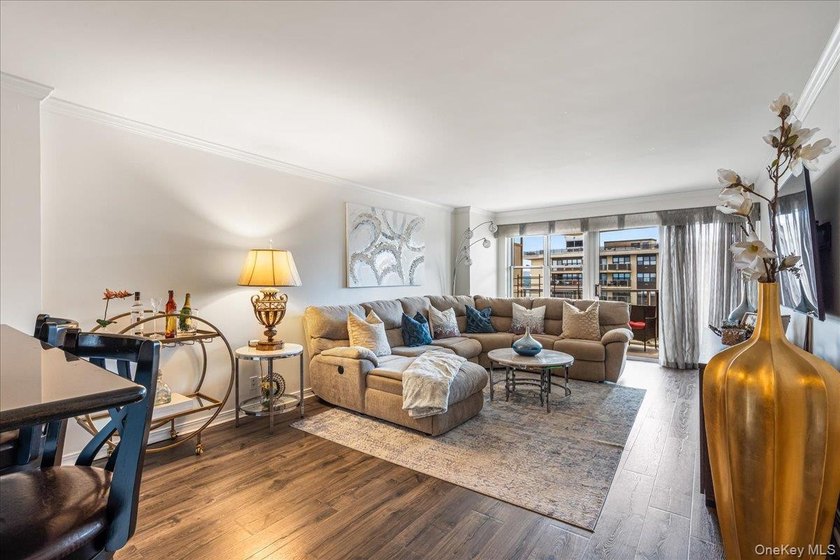 Pet Friendly Luxury High Rise building,Large One Bedroom With A - photo 3