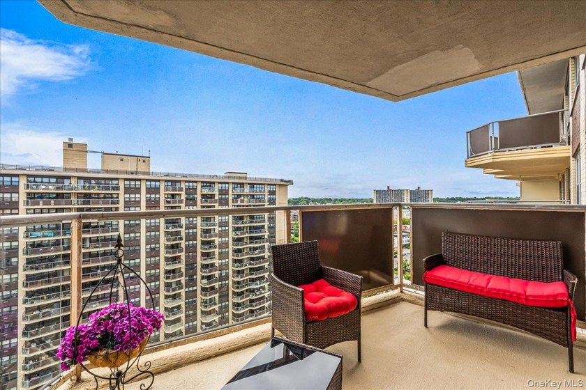 Pet Friendly Luxury High Rise building,Large One Bedroom With A - photo 8