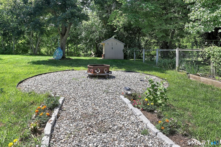 Welcome to this beautiful raised ranch located on a quiet street - photo 4