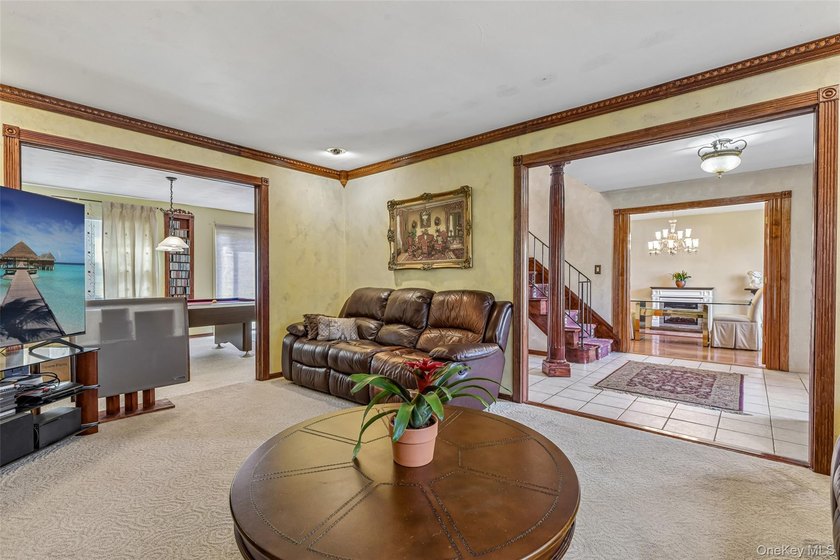 Spacious Colonial In East Patchogue Awaits! This 9-room Colonial - photo 8