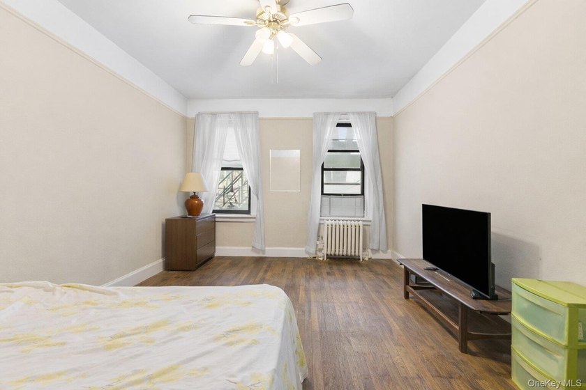 Spacious Two-Bedroom Home with Formal Dining Room in Crown - photo 23
