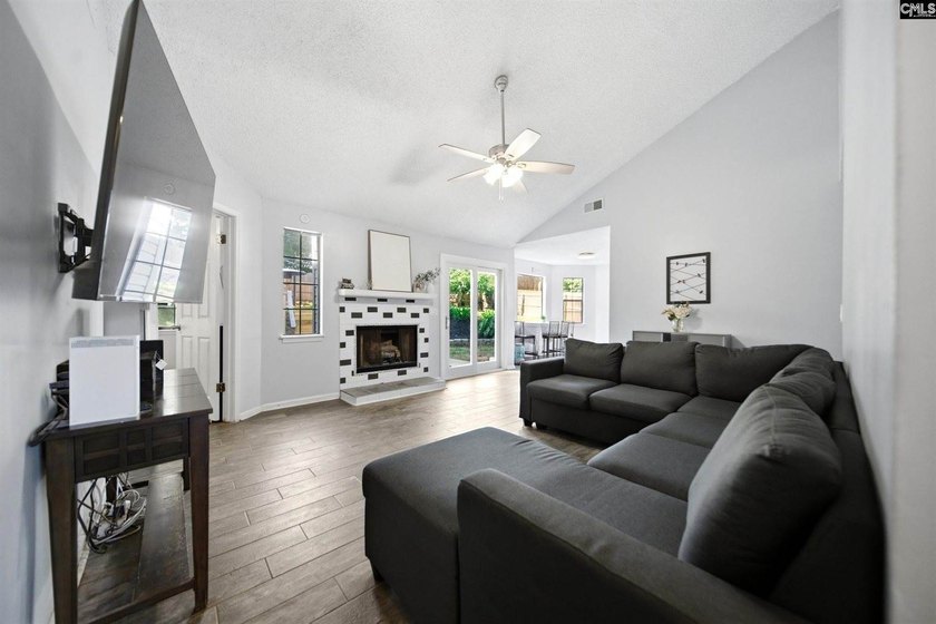 Tucked away in the sought-after Parkhurst section of Whiteford - photo 6