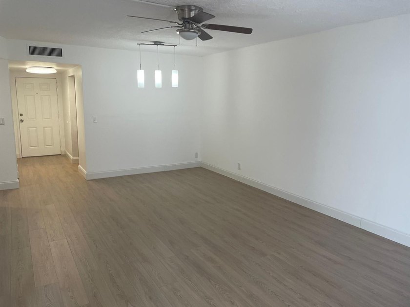Welcome to Paradise. This two-bedroom, two-bathroom condominium - photo 13
