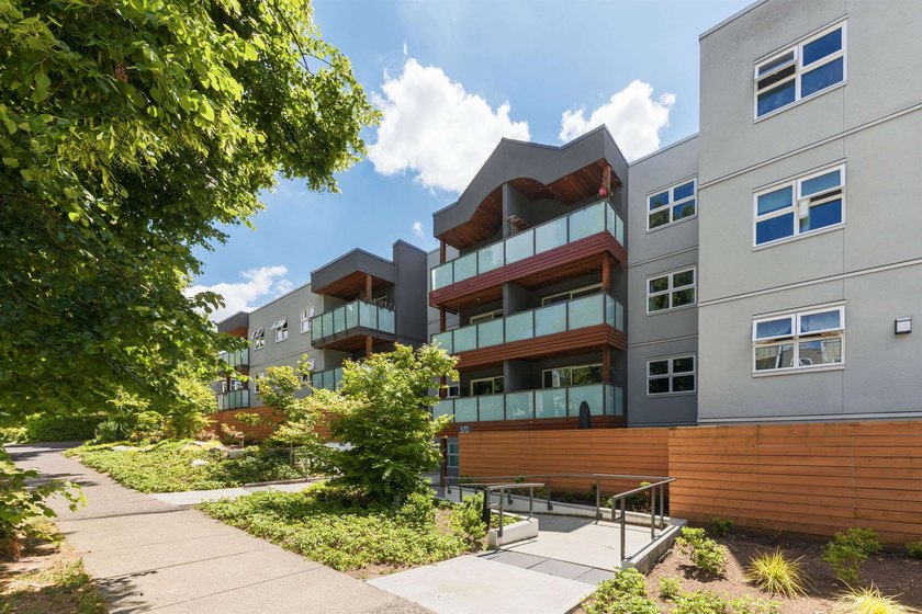Beautifully renovated 1-bedroom home offers an exceptionally - photo 19