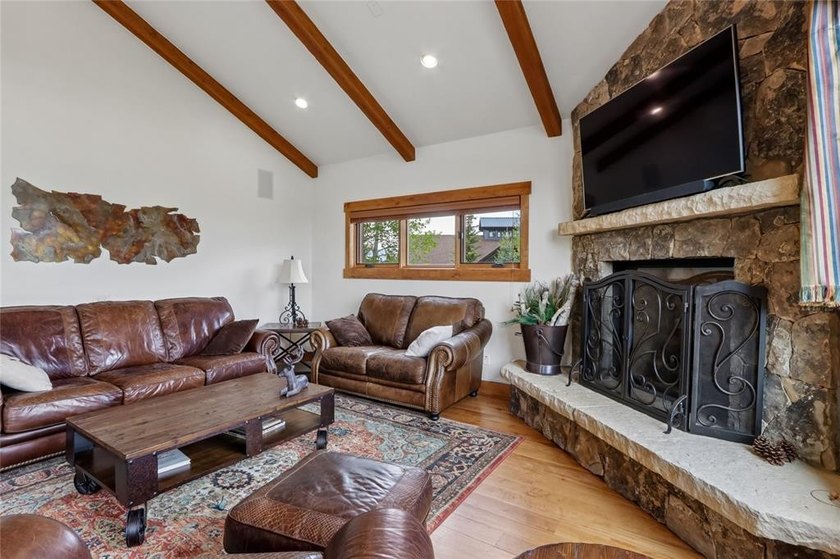 Premier location in Fox Valley at Three Peaks. This exceptional - photo 11