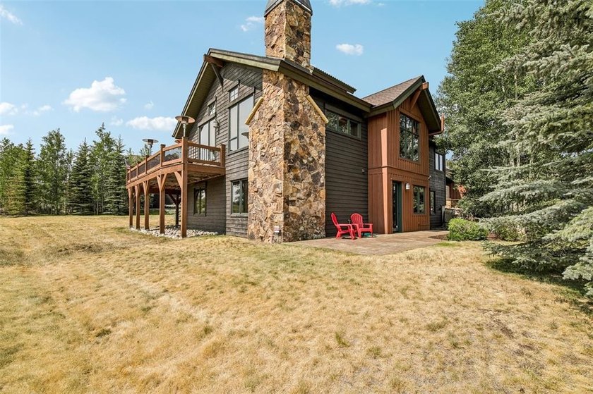 Premier location in Fox Valley at Three Peaks. This exceptional - photo 13