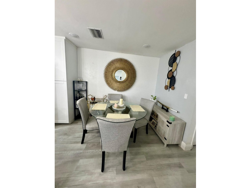 Completely Remodeled, beautiful and well-maintained 3-bedroom, 2 - photo 14