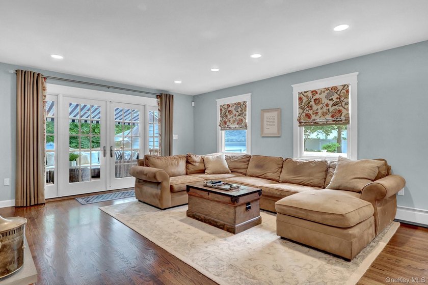 Welcome to 56 Oakland Drive, just a short stroll to the heart of - photo 9