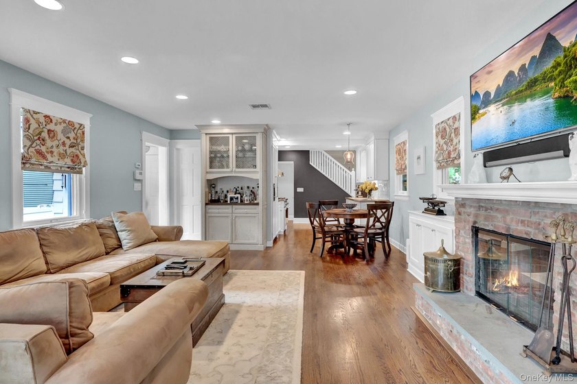 Welcome to 56 Oakland Drive, just a short stroll to the heart of - photo 10