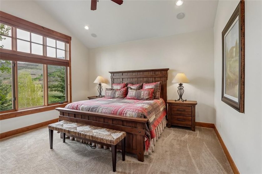 Premier location in Fox Valley at Three Peaks. This exceptional - photo 20