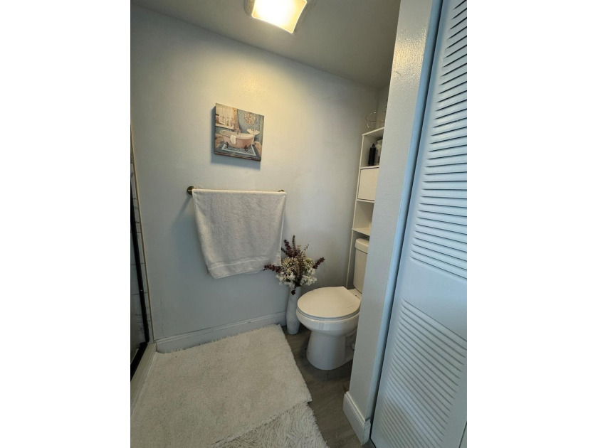 Completely Remodeled, beautiful and well-maintained 3-bedroom, 2 - photo 26