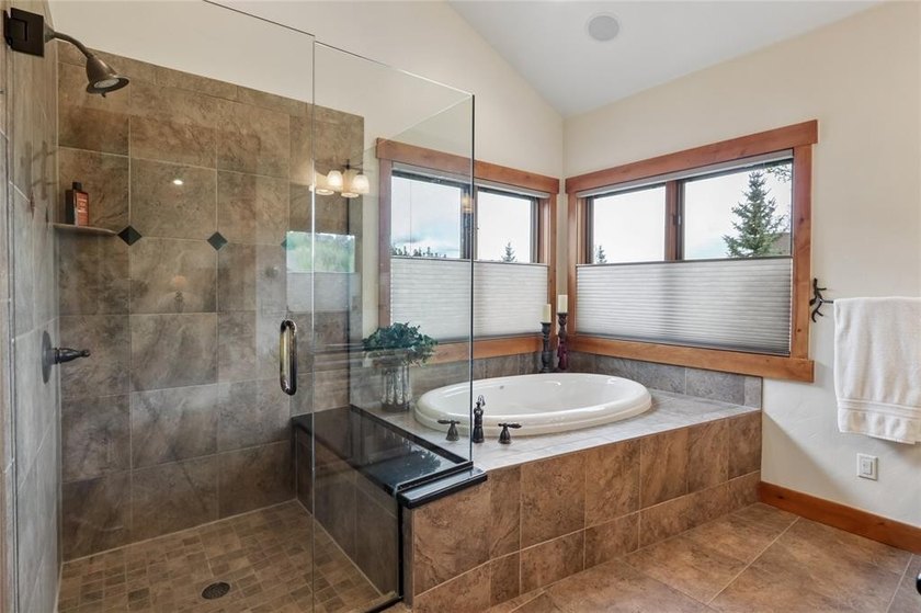 Premier location in Fox Valley at Three Peaks. This exceptional - photo 26
