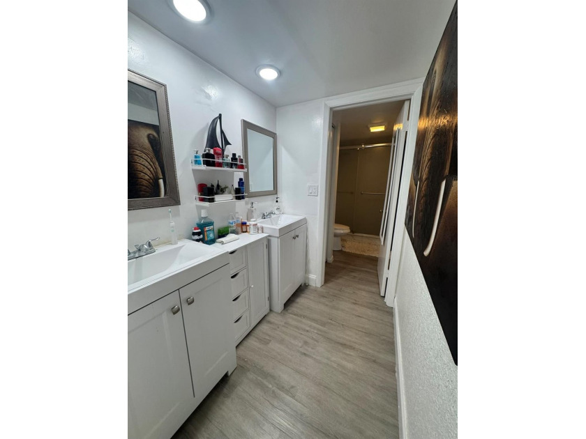 Completely Remodeled, beautiful and well-maintained 3-bedroom, 2 - photo 31
