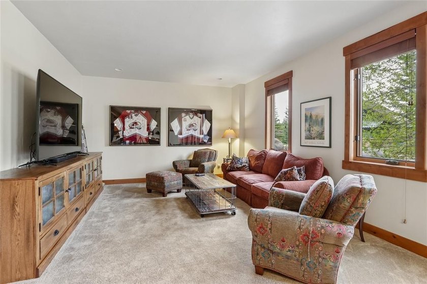 Premier location in Fox Valley at Three Peaks. This exceptional - photo 34