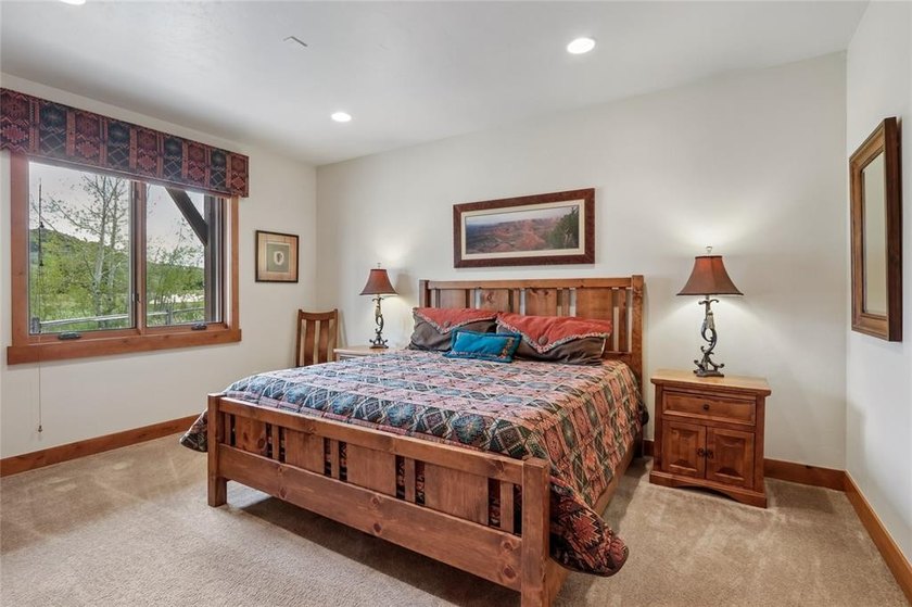 Premier location in Fox Valley at Three Peaks. This exceptional - photo 38