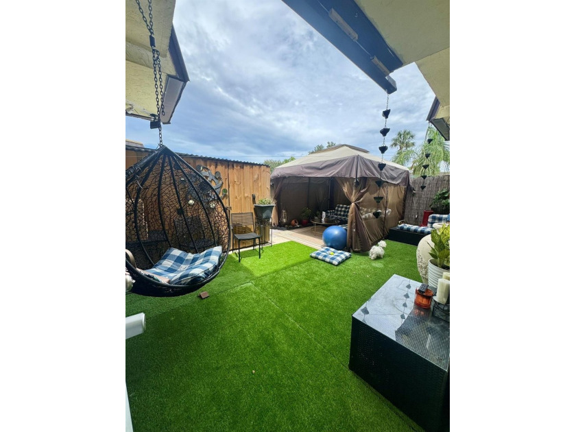 Completely Remodeled, beautiful and well-maintained 3-bedroom, 2 - photo 41
