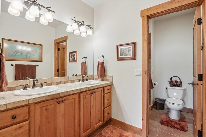 Premier location in Fox Valley at Three Peaks. This exceptional - photo 41