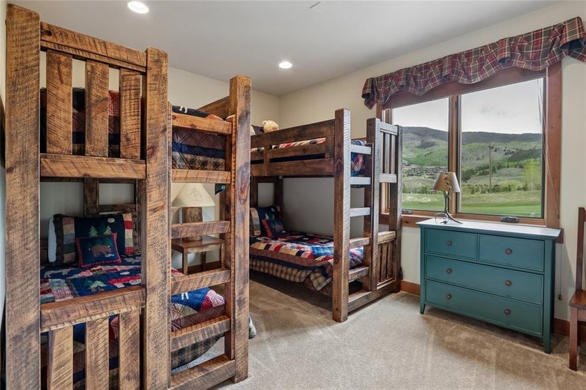 Premier location in Fox Valley at Three Peaks. This exceptional - photo 43