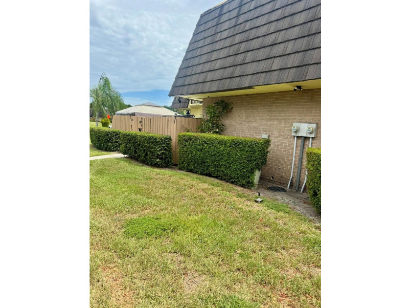 Completely Remodeled, beautiful and well-maintained 3-bedroom, 2 - photo 50
