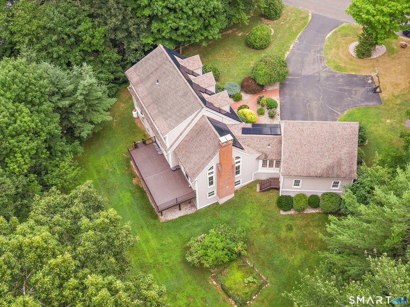 Welcome to this beautiful, private retreat at 15 Woodland Drive - photo 2