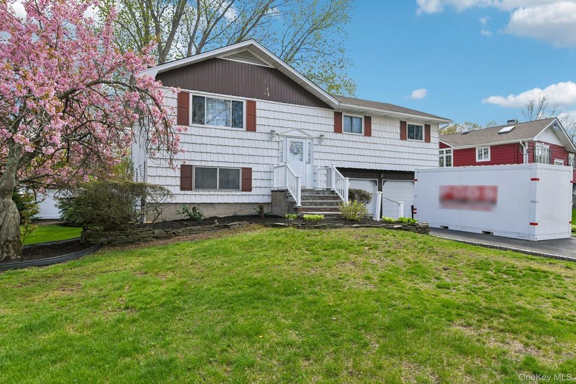 Welcome to this spacious 4-bedroom, 1.5-bath high ranch nestled - photo 4