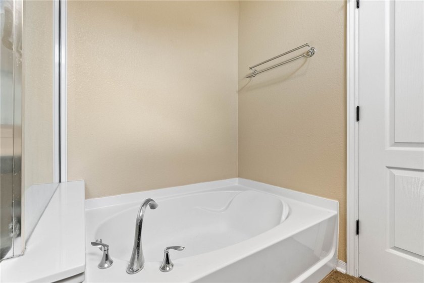Looking to make your move to the highly desirable Bay Ridge - photo 21