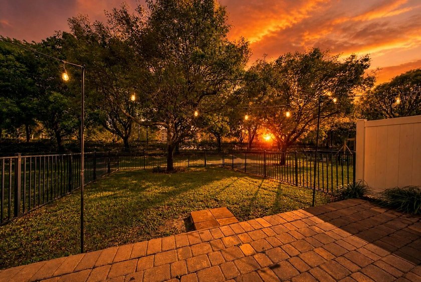 Beautifully maintained 3-bedroom, 2.5-bathroom townhouse with a - photo 25
