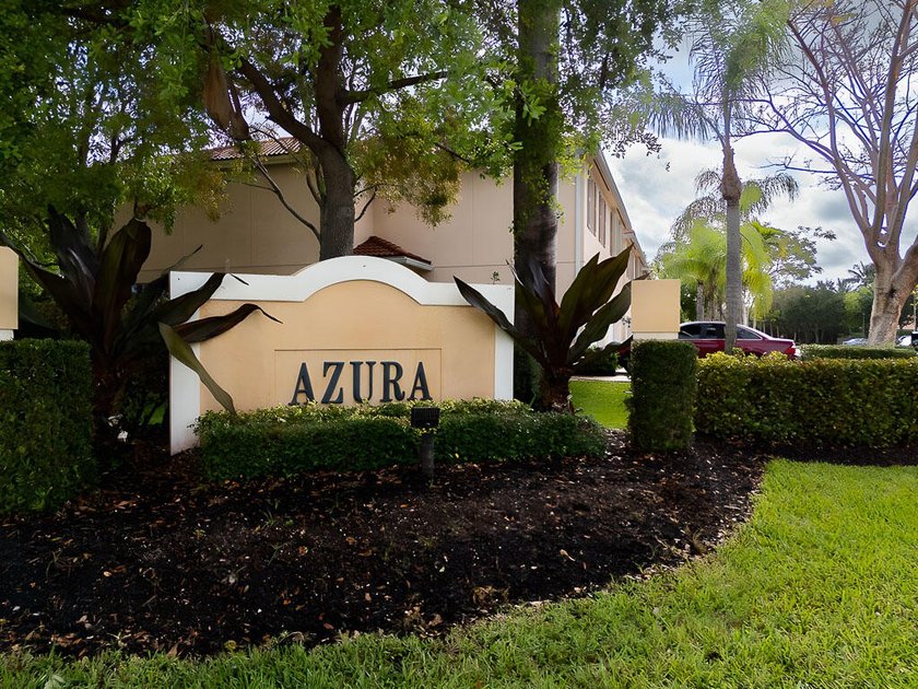Beautifully maintained 3-bedroom, 2.5-bathroom townhouse with a - photo 33