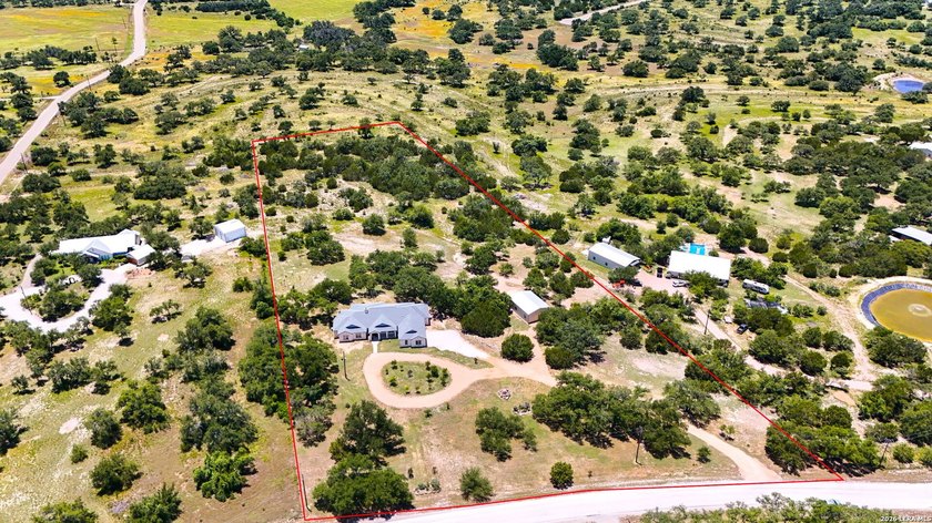 Your Hill Country Haven! Situated on 7.42 Acres of Countryside - photo 2