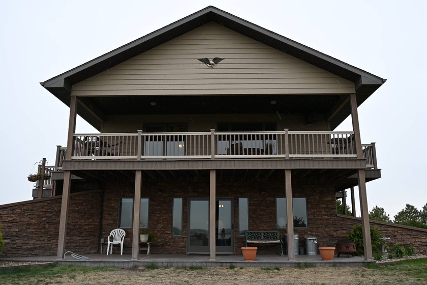Beautiful hilltop home with incredible panoramic views of the - photo 4