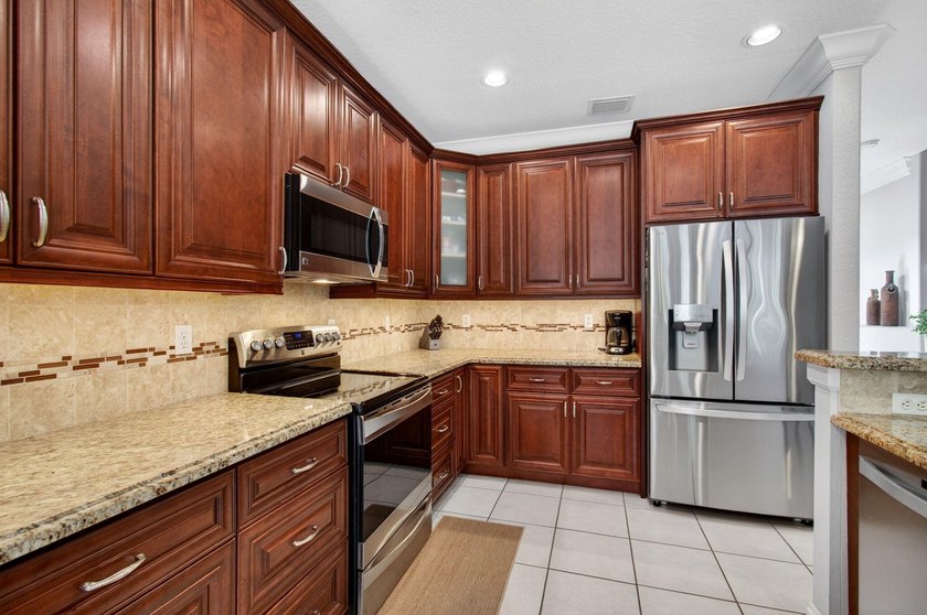 Tucked away on one of the most desirable lots in The Vineyards - photo 31