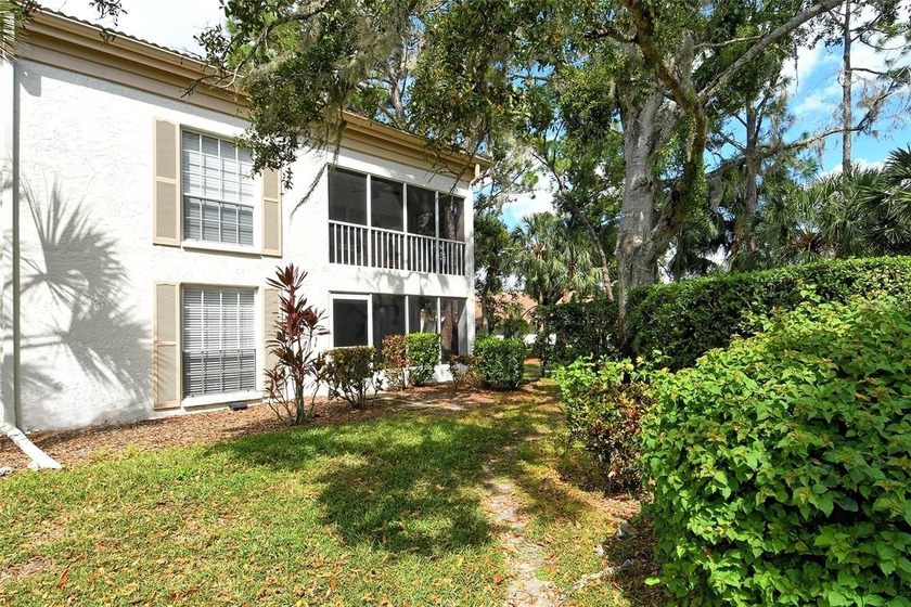 Welcome to this beautiful 2-bed, 2-bath first-story end unit in - photo 33