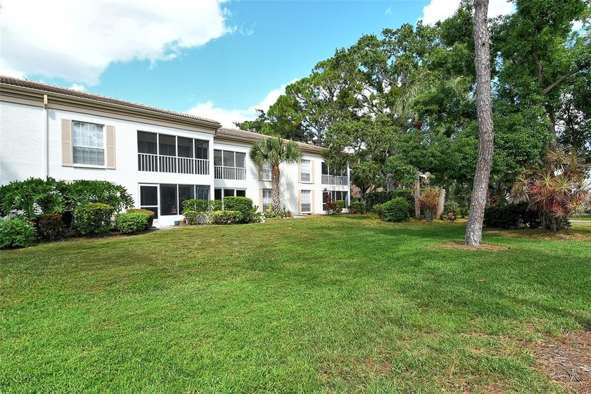 Welcome to this beautiful 2-bed, 2-bath first-story end unit in - photo 34