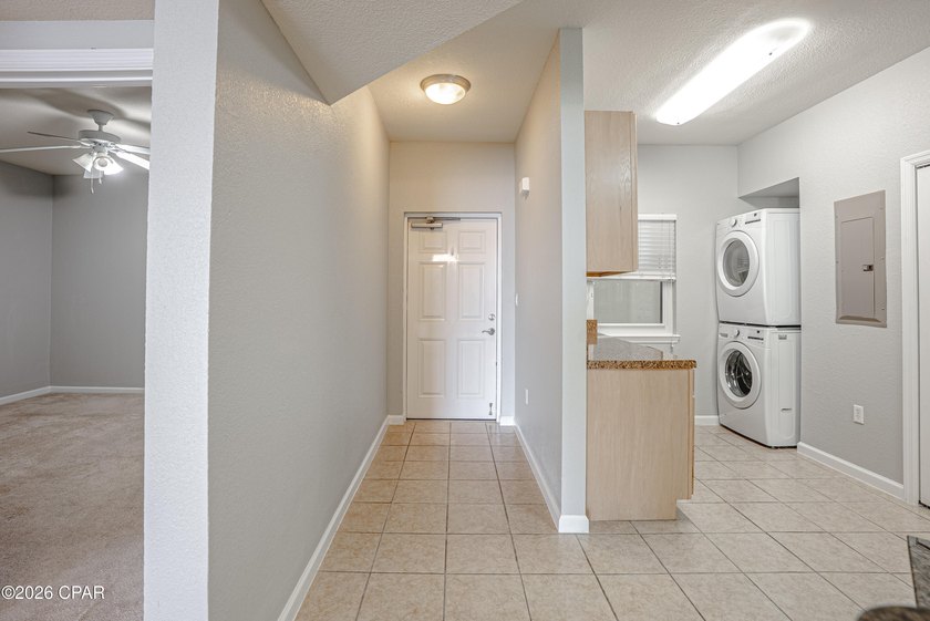 ''WAKE UP TO SHIRMMING WATER VIEWS'' This stunning 2-bedroom 2 - photo 4