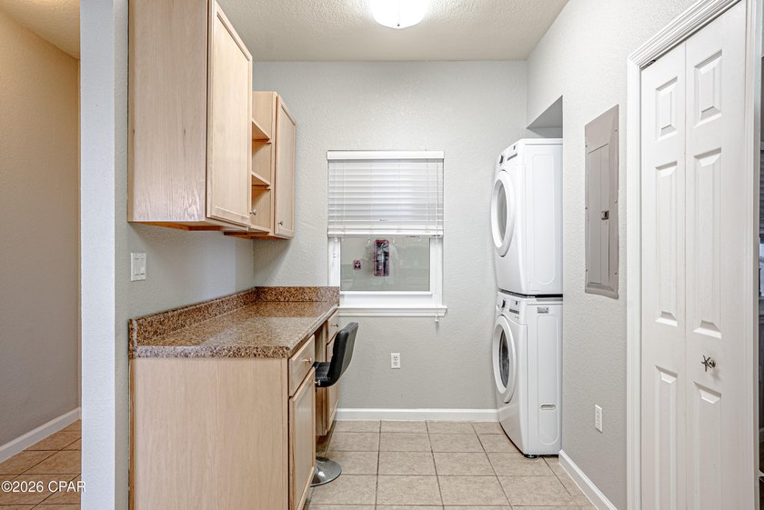''WAKE UP TO SHIRMMING WATER VIEWS'' This stunning 2-bedroom 2 - photo 5