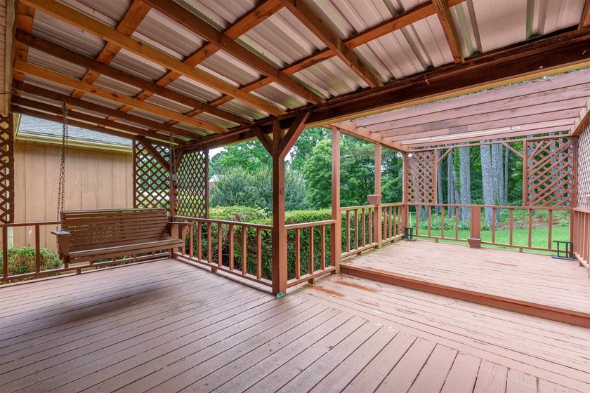 Charming 3 bedrooms, 2 bath home on 1 acre corner lot near - photo 27