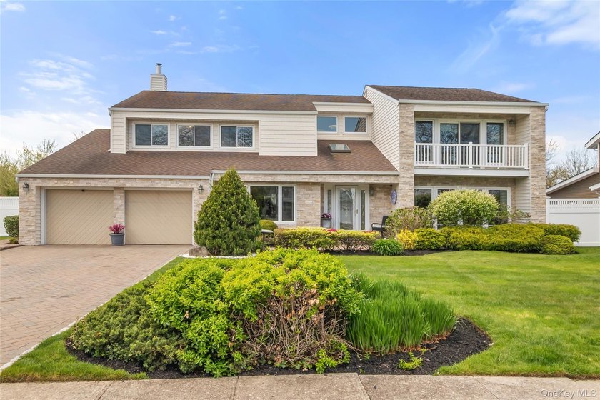 Perfectly positioned on prestigious Pace Drive - south of the - photo 3