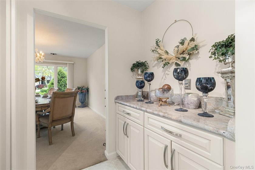 Perfectly positioned on prestigious Pace Drive - south of the - photo 6