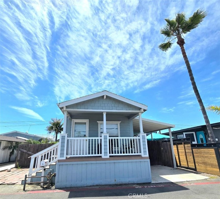 Across the street from the OCEAN!!! Very Rare Find! Awesome - photo 3