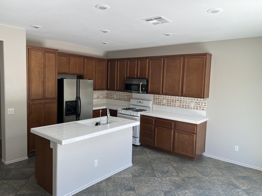 *** Beautiful Single-Story Home in the desirable Moreno Valley - photo 18