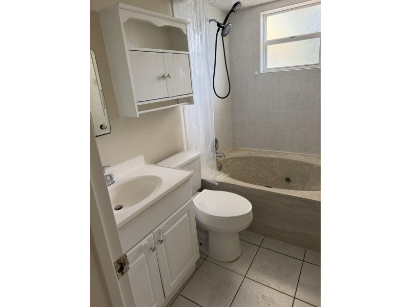 Very Nice 3/2/1 Home in Port St Lucie. Open, Bright &amp; Airy - photo 23