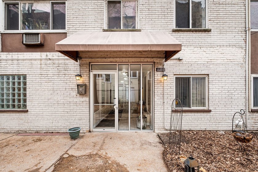 Exceptional opportunity. Rentals are permitted and Investors are - photo 2