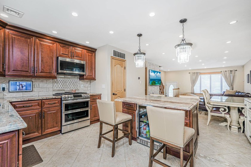 Welcome to 2248 E 70th St, Brooklyn, NY 11234 - a beautifully - photo 4